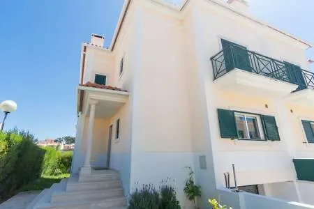 Hope House ホームステイ エストリル